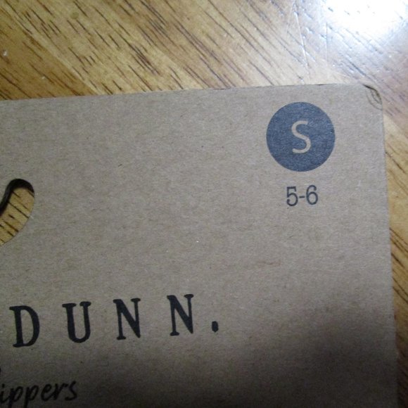 New Rae Dunn BE KIND Womens Gray Slide Slippers - Picture 4 of 16